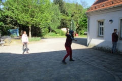 1073